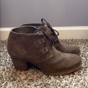 11 W Clark’s Leather Booties